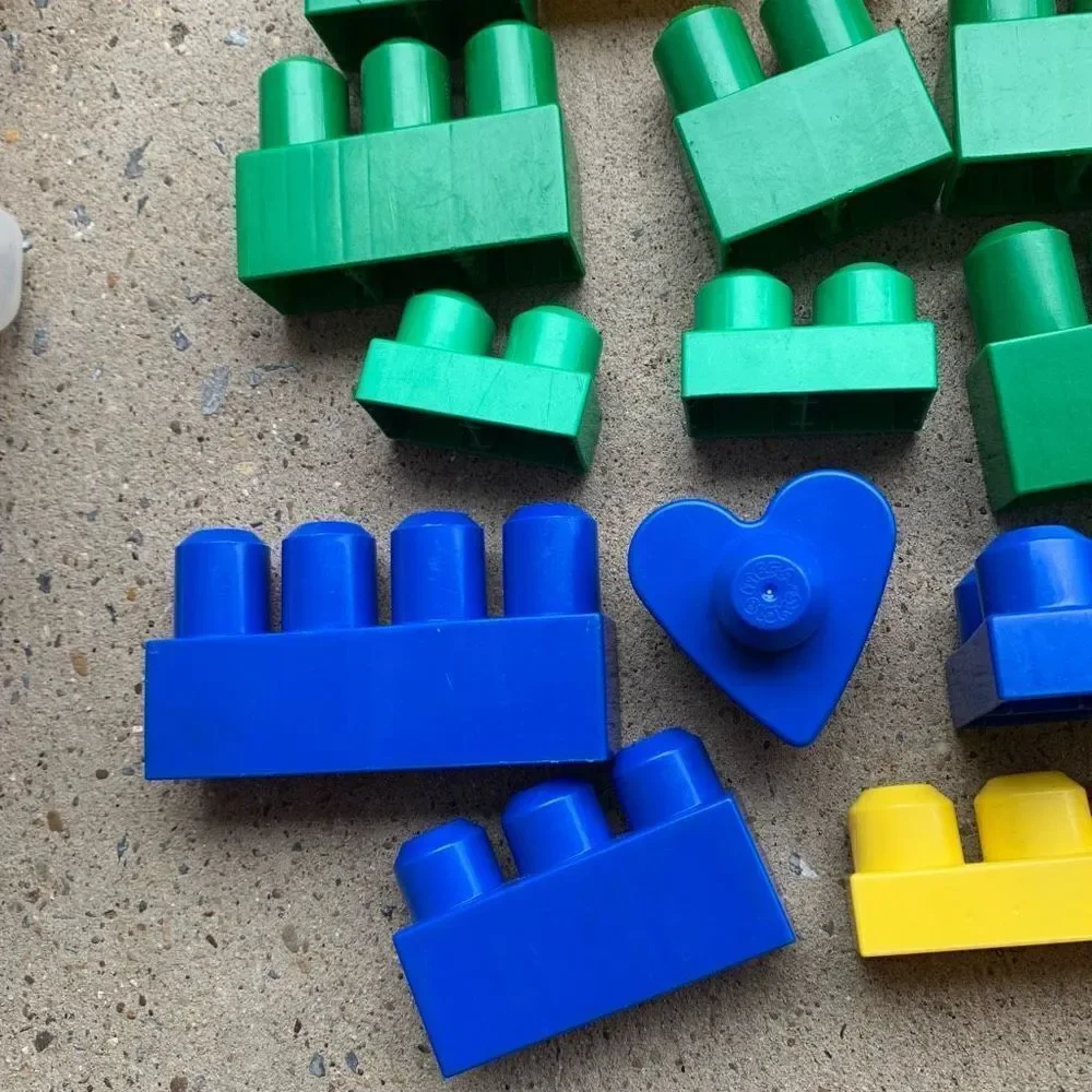 Mega Bloks Puppy Build N Sort Partial Set